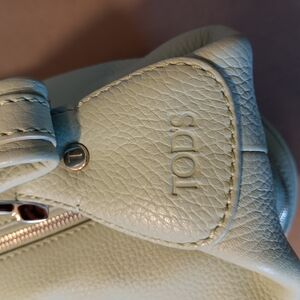 Tod's Blue Leather Shoulder Bag with Timeless Elegance